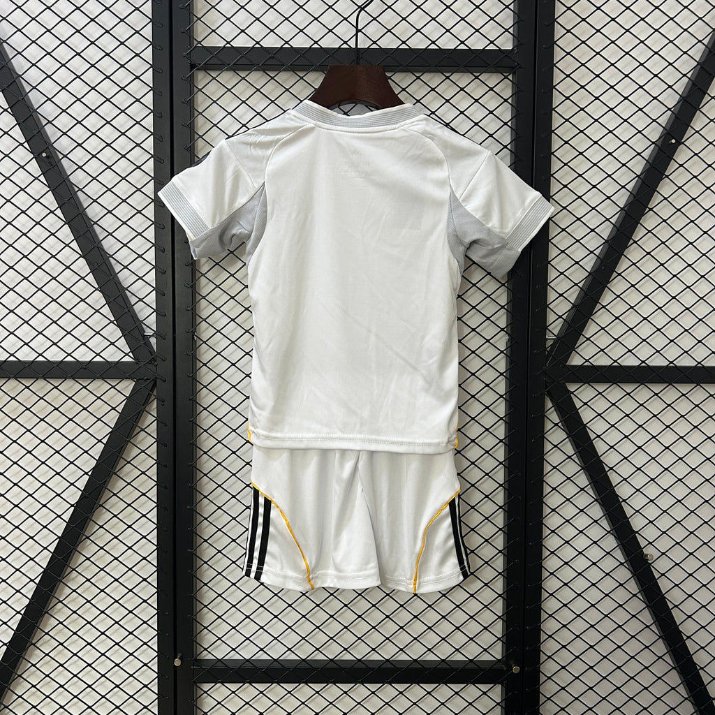 T-shirt e Pantaloncini Bambino Real Madrid Home 25/26