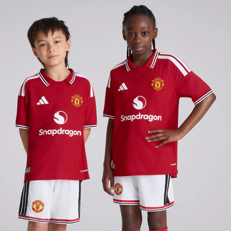 T-shirt e Pantaloncini Bambino Manchester United Home 26/27