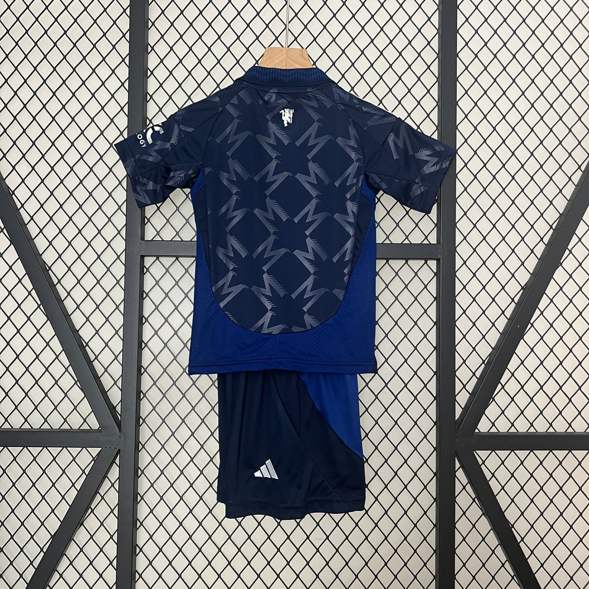 T-shirt e Pantaloncini Bambino Manchester United Away 24/25