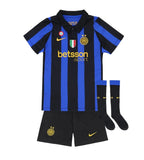 T-shirt e Pantaloncini Bambino Inter Home 26/27 - Con Calzettoni + Scudetto + Coccarda