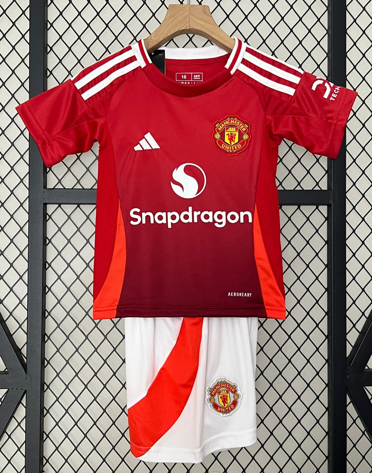 T-shirt e Pantaloncini Bambino Manchester United Home 24/25