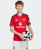 T-shirt e Pantaloncini Bambino Manchester United Home 25/26 - Con Calzettoni