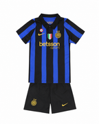 T-shirt e Pantaloncini Bambino Inter Home 26/27 - Con Scudetto + Coccarda