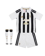 T-shirt e Pantaloncini Bambino Juventus "Visit Detroit" Home 26/27 - Con Calzettoni