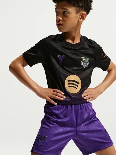 T-shirt e Pantaloncini Bambino FC Barcelona Away 26/27