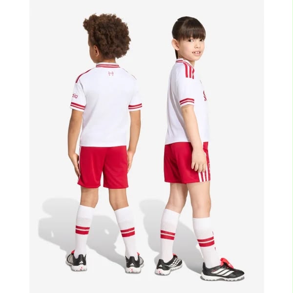T-shirt e Pantaloncini Bambino Liverpool Away 26/27