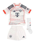 T-shirt e Pantaloncini Bambino Bayern Monaco Away 25/26 - Con Calzettoni